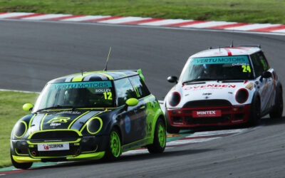 GRAVES TRIO LOOK TO CHASE DOWN OVENDEN