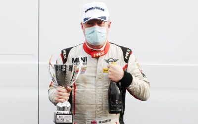 AUSTIN AND HILLERY WIN OPENING DONINGTON RACE