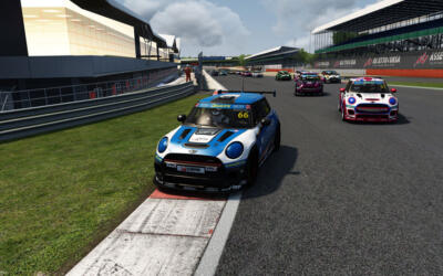 BATTLES GALORE IN MINI ESERIES AT SILVERSTONE INTERNATIONAL